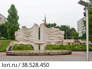 Памятный знак советско-польской дружбе. Калининград (2018 год). Редакционное фото, фотограф Александр Щепин / Фотобанк Лори