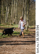 dog bites woman. Стоковое фото, фотограф Lekcej / Фотобанк Лори