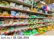 Russia Samara March 2019: a large selection of fertilizers and soils for the garden plot in the Maksidom supermarket. Text in Russian: action, universal soil, peat. Редакционное фото, фотограф Акиньшин Владимир / Фотобанк Лори