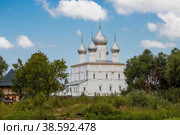 Travel to Russia. Spaso-Yakovlevsky Monastery on a cloudy day. Russia, Rostov Veliky, Yaroslavl region, golden ring. (2018 год). Стоковое фото, фотограф Photojuli / Фотобанк Лори