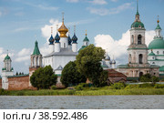 Travel to Russia. Spaso-Yakovlevsky Monastery on a cloudy day. Russia, Rostov Veliky, Yaroslavl region, golden ring. (2018 год). Стоковое фото, фотограф Photojuli / Фотобанк Лори