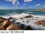 The sea in Byblos close ancient roman ruins in Lebanon (2018 год). Стоковое фото, фотограф Сергей Стрелков / Фотобанк Лори