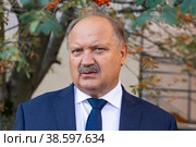 Россия. Санкт-Петербург. Вице-губернатор Санкт-Петербурга Николай Бондаренко. Проверка подготовки жилого фонда к отопительному сезону. Russia. Saint-Petersburg. Vice-Governor of St. Petersburg Nikolay Bondarenko. Checking the preparation of the housing stock for the heating season. (2021 год). Редакционное фото, фотограф Алексей Смышляев / Фотобанк Лори