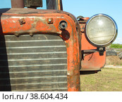 Необычный взгляд на мир. Трактор ДТ-75. The soviet caterpillar tractor DT-75 (2013 год). Редакционное фото, фотограф Фотиния Куимова / Фотобанк Лори