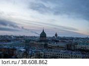 Санкт-Петербург. Новогодний город. Вид на город со смотровой площадки Думской башни на Купола Исаакиевского и Казанского собора (2023 год). Редакционное фото, фотограф Литвяк Игорь / Фотобанк Лори