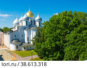 Вид на Софийский собор. Летний солнечный день. Новгородский кремль (Новгородский детинец). Великий Новгород. Россия (2022 год). Стоковое фото, фотограф E. O. / Фотобанк Лори