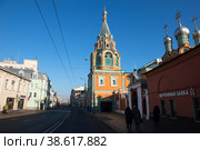 Церковь святого Григория Неокесарийского в Дарбице. Ярко-красно-зеленое святилище в центре города Москва.  Улица Большая Полянка, 29А (2020 год). Редакционное фото, фотограф Pukhov K / Фотобанк Лори