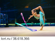Александра Солдатова, многократная чемпионка по художественной гимнастике на шоу "Легенды спорта" Алексея Немова - 2018 в Московском дворце спорта в Лужниках, Россия. Редакционное фото, фотограф Pukhov K / Фотобанк Лори