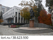 Памятник Геннадию Ивановичу Невельскому в Южно-Сахалинске (2022 год). Стоковое фото, фотограф syngach / Фотобанк Лори
