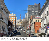 Улица Лазо во Владивостоке в солнечный зимний день (2022 год). Редакционное фото, фотограф Овчинникова Ирина / Фотобанк Лори