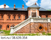 Митрополичьи палаты. Крутицкое подворье. Летний день. Солнечно. Москва (2022 год). Редакционное фото, фотограф E. O. / Фотобанк Лори