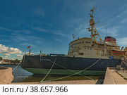 St. Petersburg, Russia : The legendary icebreaker Krasin is permanently moored at the port berth on the Neva River. Museum of the World Ocean. Historic ship, conqueror of the Arctic (2023 год). Редакционное фото, фотограф Владимир Ендовицкий / Фотобанк Лори