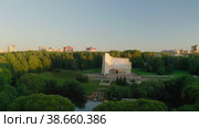 Киров, панорама города на рассвете, съемка с дрона (2022 год). Редакционное видео, видеограф Артем Онащенко / Фотобанк Лори