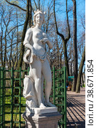 Сивилла Европейская. Скульптура в Летнем саду. Санкт-Петербург (2018 год). Редакционное фото, фотограф Александр Щепин / Фотобанк Лори