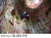 Разрушенный храм Иверской иконы Божией Матери. Деревня Лыкошино, Тверская область, Россия (2019 год). Стоковое фото, фотограф Pukhov K / Фотобанк Лори