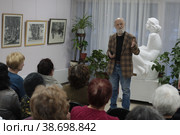 Дмитрий Пальцев на открытии собственной выставки "Вольный воздух" в Железнодорожном (2023 год). Редакционное фото, фотограф Дмитрий Неумоин / Фотобанк Лори