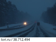 Зимняя дорога в метель. Трасса М7. Стоковое фото, фотограф Дмитрий Неумоин / Фотобанк Лори