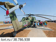 Волгоградская область, Средняя Ахтуба, Россия. Боевой ударный вертолет Ми-28 на аэродроме, военная аивиация. (2021 год). Редакционное фото, фотограф Андрей Цыганков / Фотобанк Лори