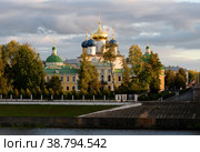 Beautiful city Tver landscape view of imperial palace on river Volga embankment with garden trees, dramatic autumn sky and russian buildings. City architecture and tourism concept. Tver, Russia. Стоковое фото, фотограф Евгений / Фотобанк Лори