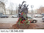 Памятник блокадным медикам. Соляной переулок. Санкт-Петербург (2023 год). Редакционное фото, фотограф Сергей Афанасьев / Фотобанк Лори