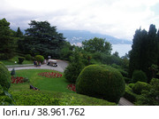 Сад на территории Ливадийского дворца в Крыму (2022 год). Редакционное фото, фотограф Natalia Sidorova / Фотобанк Лори