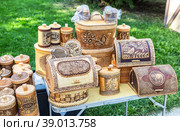 Sale handmade products made of birch bark (2022 год). Редакционное фото, фотограф FotograFF / Фотобанк Лори