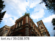 an old mansion that has been preserved in Russia since tsarist times. a building that is decaying from time to time. Стоковое фото, фотограф Meshkov Sergey / Фотобанк Лори