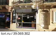 Турецкая парикмахерская (Turkish Barber Shop). 12 Triq Sir William Reid. Город Гзира. Остров Мальта (2023 год). Редакционное фото, фотограф lana1501 / Фотобанк Лори