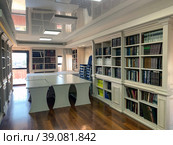 Copy of the Library in the house of the Lubavitcher Rebbe in Kfar Chabad (2023 год). Редакционное фото, фотограф Irina Opachevsky / Фотобанк Лори