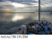 The ships are berthed in the port of Caucasus. Water transport. (2015 год). Редакционное фото, фотограф Виктория Кольцова / Фотобанк Лори