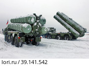Армия России. Войска ПВО. Пусковые установки зенитно-ракетного комплекса (ЗРК) С-400 "Триумф" на позиции. Стоковое фото, фотограф Александр Тарасенков / Фотобанк Лори