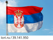 Флаг Республики Сербия (2022 год). Редакционное фото, фотограф Александр Тарасенков / Фотобанк Лори