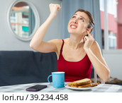 Screaming displeased young woman splashing out emotions. Стоковое фото, фотограф Яков Филимонов / Фотобанк Лори