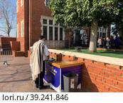 Religious Jew in a tallit next to a donation box (2023 год). Редакционное фото, фотограф Irina Opachevsky / Фотобанк Лори