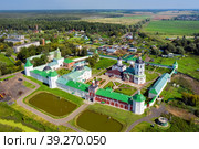 Вид с высоты птичьего полета на Николо-Пешношский монастырь летним днем (2019 год). Стоковое фото, фотограф Pukhov K / Фотобанк Лори