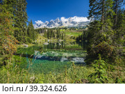 Carezza lake - Lago di Carezza, Karersee with Mount Latemar, Bolzano province, South tyrol, Italy. Landscape of Lake Carezza or Karersee and Dolomites in background, Nova Levante, Bolzano, Italy (2020 год). Стоковое фото, фотограф Igor Tichonow / Фотобанк Лори
