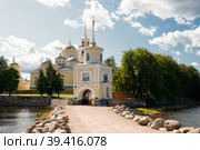 Светлицкая башня. Нило-Столобенская пустынь - расположена на острове Столобный на озере Селигер. Тверская область, Россия (2019 год). Стоковое фото, фотограф Pukhov K / Фотобанк Лори