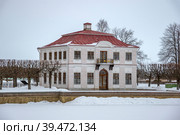 Дворец Марли пасмурным февральским днем. Петергоф (2022 год). Редакционное фото, фотограф Анна Карасева / Фотобанк Лори