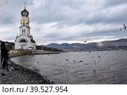 Церковь святых Петра и Февронии Муромских чудотворцев расположена на набережной адмирала Серебрякова г. Новороссийск. Храм покровителя мореплавателей и путешественников. (2023 год). Стоковое фото, фотограф Иветта Александровна Эйвазова / Фотобанк Лори
