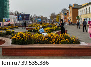 Urban landscape with views of streets and people (2010 год). Редакционное фото, фотограф Виктория Кольцова / Фотобанк Лори