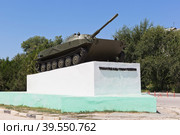 Лёгкий плавающий танк морской пехоты ПТ-76 на Лиговской улице города-героя Севастополя, Крым, Россия (2021 год). Редакционное фото, фотограф Николай Мухорин / Фотобанк Лори