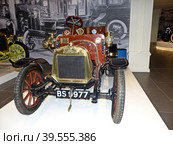 Автомобиль "Lion-Peugeot Type VA", 1906 г., спайдер (родстер), мощность 6,5 л.с., Франция. Это самый первый и очень удачный автомобиль, за два года их было изготовлено более тысячи. Музей автомобильной техники. Верхняя Пышма, Россия, сентябрь 2020. Редакционное фото, фотограф Сергей Елизарьев / Фотобанк Лори