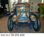 Автомобиль "Renault Type DM (11 CV) Tourer", 1913 г., фаэтон, 4-цилиндровый, 4-ступенчатый, 75 км/ч, 20 л.с., Франция. Выпускался с 1913 по 1914 год. Музей автомобильной техники. Верхняя Пышма, Россия, сентябрь 2020. Редакционное фото, фотограф Сергей Елизарьев / Фотобанк Лори