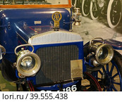 Автомобиль "Daimler 30 HP Poppet Valve", 1908 г., универсал (фаэтон), 4-цилиндровый, 3-ступенчатый, Великобритания. Этот экспонат один из двух сохранившихся. Музей автомобильной техники. Верхняя Пышма, Россия, сентябрь 2020. Редакционное фото, фотограф Сергей Елизарьев / Фотобанк Лори