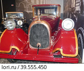 Автомобиль "Heine-Velox V12", 1921 г., лимузин, 12-цилиндровый, 115 л.с., США. Этот автомобиль считается самым дорогим автомобилем своего времени. Всего было выпущено 5 автомобилей. Музей автомобильной техники. Верхняя Пышма, Россия, сентябрь 2020. Редакционное фото, фотограф Сергей Елизарьев / Фотобанк Лори