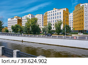 Serebryanicheskaya Embankment, view of the modern residential complex Titul, built in 2020, cityscape: Moscow, Russia - 04 August, 2022. Редакционное фото, фотограф Алексей Голованов / Фотобанк Лори