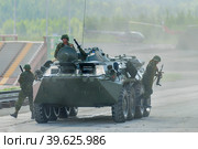 BTR-82A armoured personnel carrier with soldiers (2008 год). Редакционное фото, фотограф Сергей Буторин / Фотобанк Лори