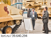 Foreign delegation studies tank T-72. Russia (2013 год). Редакционное фото, фотограф Сергей Буторин / Фотобанк Лори