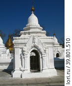 Kuthodaw Pagoda, the World's Largest Book, Mandalay, Myanmar (2010 год). Стоковое фото, фотограф Сергей Стрелков / Фотобанк Лори