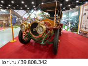Старинный автомобиль Delaunay-Belleville (гараж российского императора Николая II) на выставке ретро автомобилей "Олдтаймер-Галерея". Экспофорум (2022 год). Редакционное фото, фотограф Виктор Карасев / Фотобанк Лори